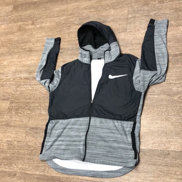 ⭐️⬇️ Nike Grey and Black Large Basketball Jacket - Picture 3 of 10
